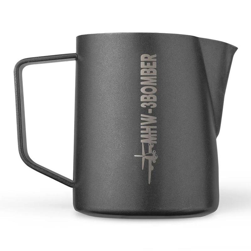 MHW-3Bomber P5034B Süt Potu Pitcher, 700 ml, Mat Siyah — MHW-3Bomber